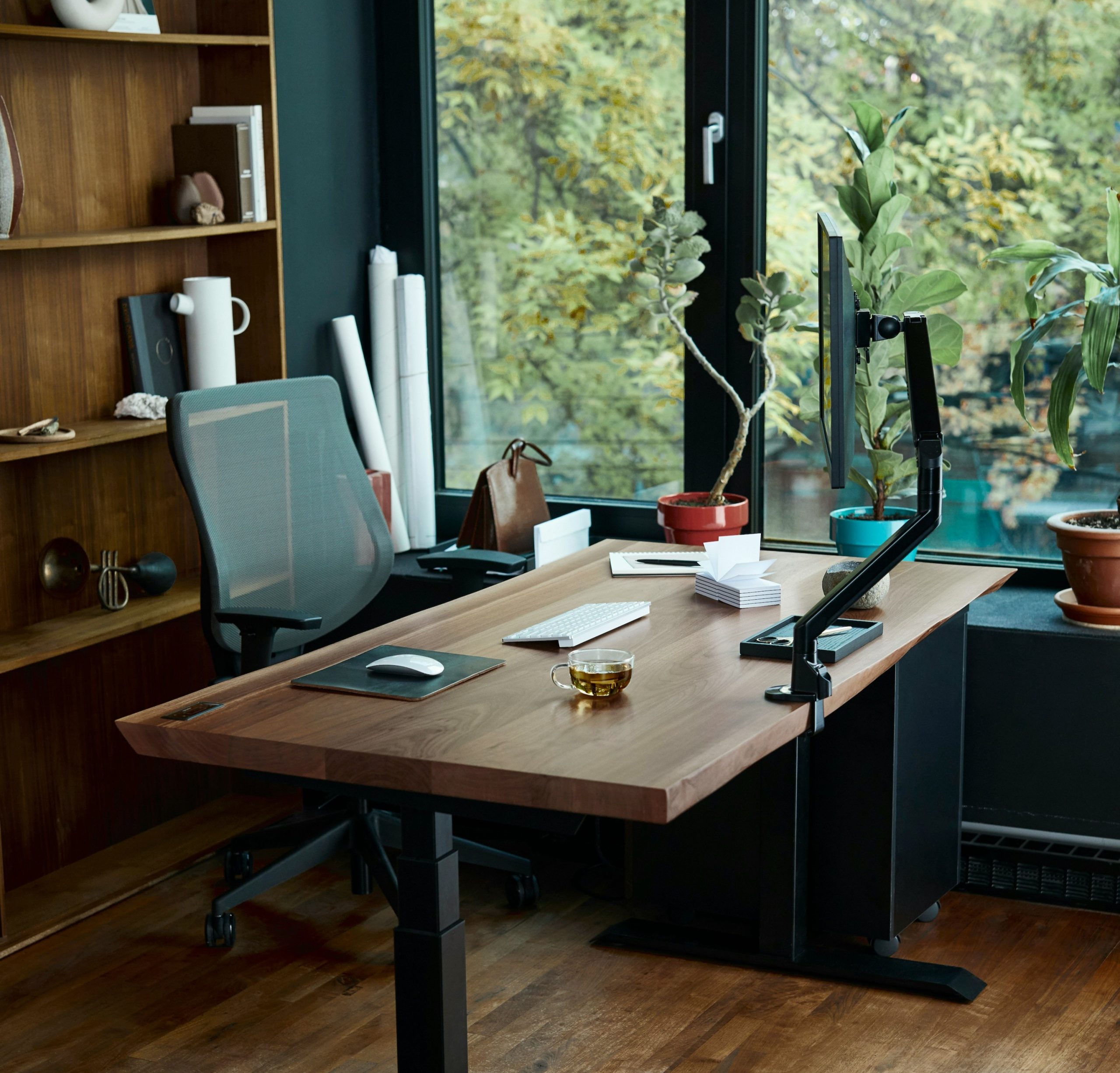 ergonofis tdnyk4qoghc unsplash A convertible desk